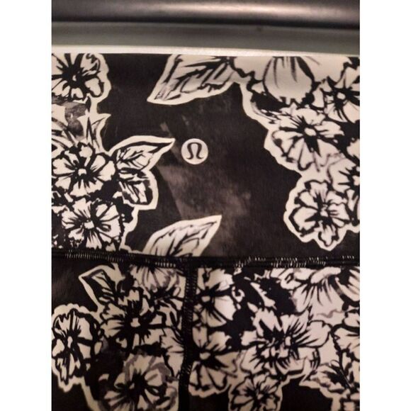 Lululemon Wunder Under High Rise Legging size 6 Painted Paisley - Picture 2 of 5